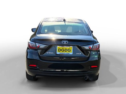 Used 2020 Toyota Yaris XLE image 4