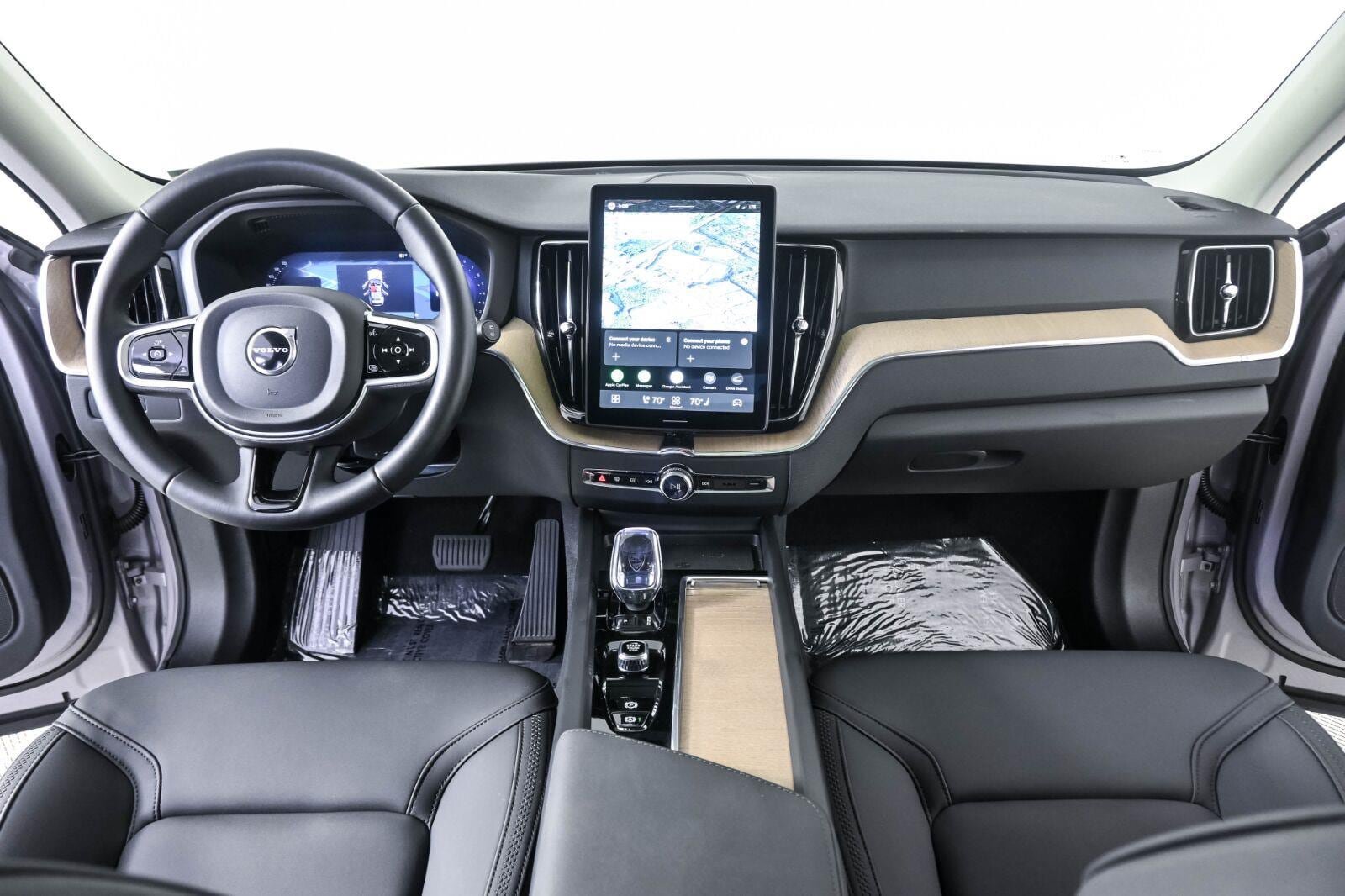 Certified 2026 Volvo XC60 B5 Plus AWD/4WD image 15