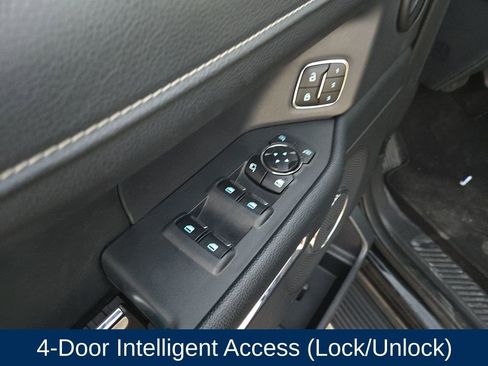 Used 2023 Ford Expedition XLT image 15