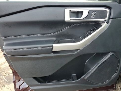 Used 2022 Ford Explorer XLT w/ Equipment Group 202A image 24