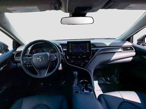 Used 2024 Toyota Camry SE w/ Cold Weather Package image 15