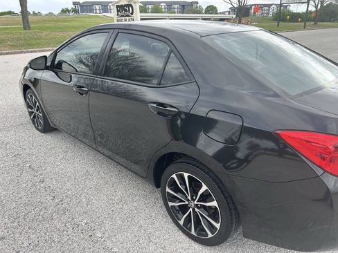 Used 2018 Toyota Corolla SE FWD image 6