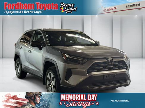 Used 2023 Toyota RAV4 LE AWD/4WD image 1