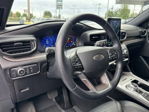 Used 2020 Ford Explorer Platinum w/ Premium Technology Package AWD/4WD image 40