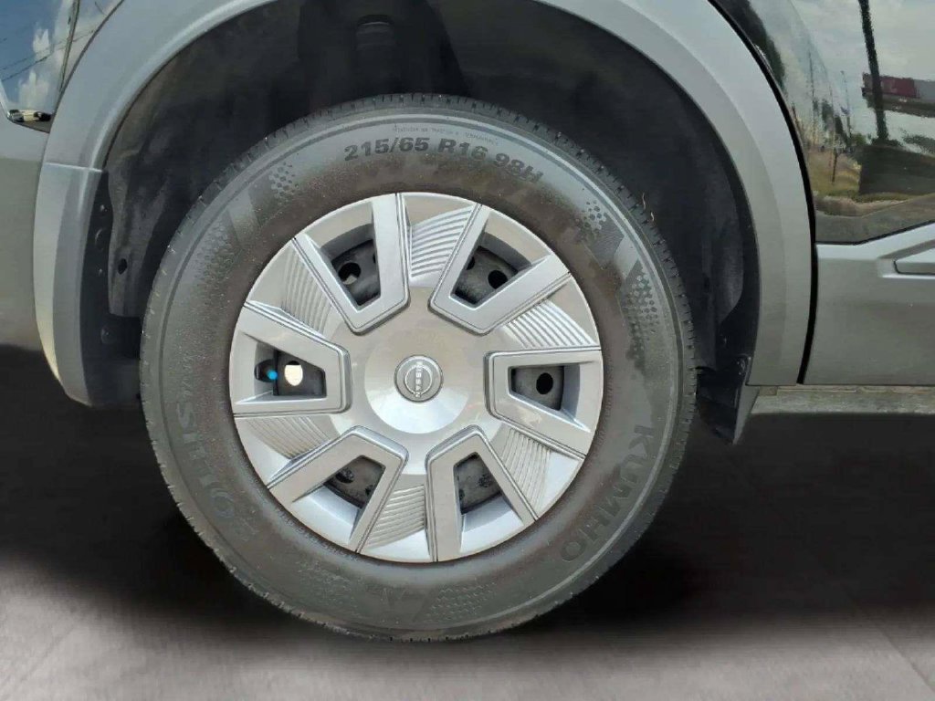 Used 2025 Nissan Kicks S FWD image 20