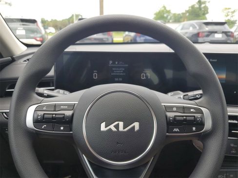 New 2025 Kia K5 LXS image 10