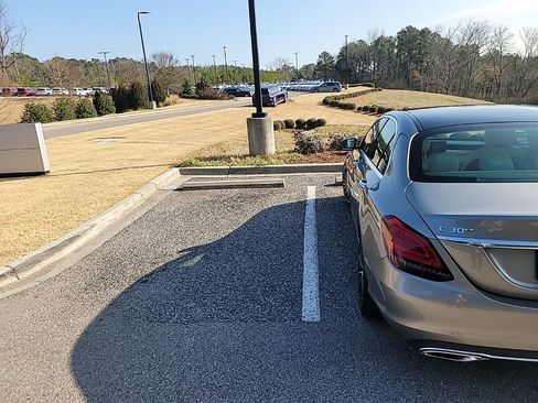 Used 2021 Mercedes-Benz C 300 Sedan image 9