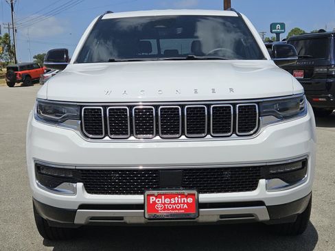 Used 2024 Jeep Wagoneer Series II w/ Flexible Seating Group RWD image 2