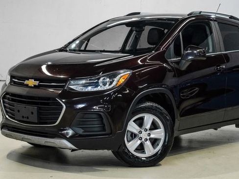 Used 2022 Chevrolet Trax LT w/ LT Convenience Package AWD/4WD image 5