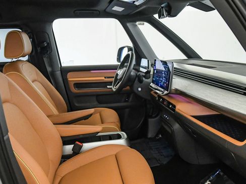 Used 2025 Volkswagen ID. Buzz Pro S RWD image 18