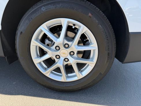 Used 2024 Chevrolet Equinox LT FWD image 28