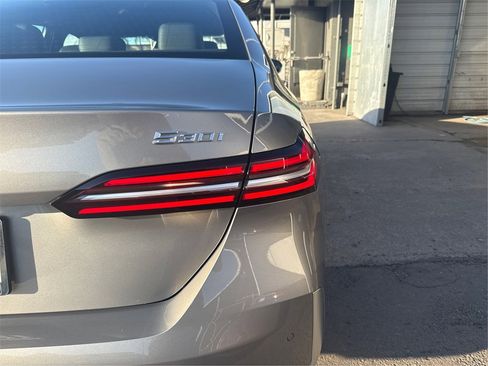 Used 2025 BMW 530i xDrive w/ Premium Package image 16