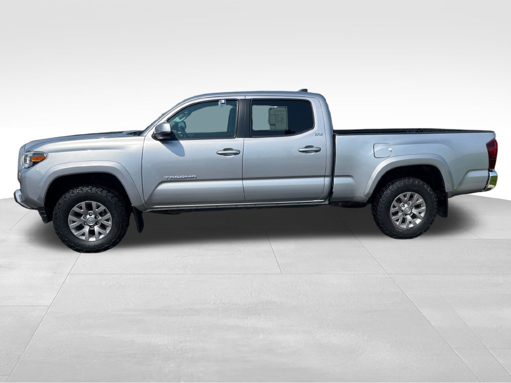 Used 2018 Toyota Tacoma SR5 w/ Four Season Floor Mat Package AWD/4WD image 2