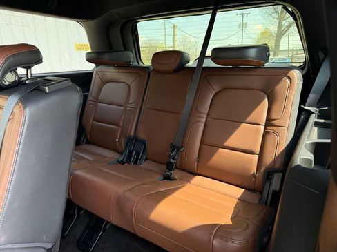 Used 2022 Lincoln Navigator Reserve image 15