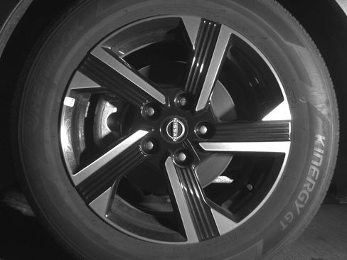 Used 2025 Nissan Sentra SV FWD image 12