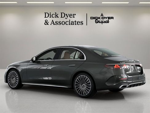 Used 2025 Mercedes-Benz E 350 Sedan image 19