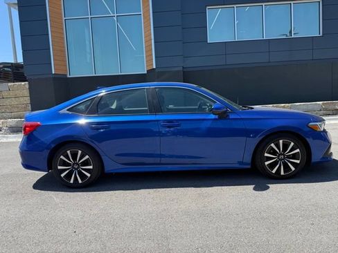 Used 2022 Honda Civic EX image 2