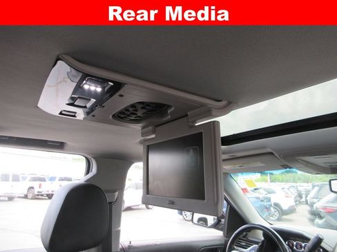Used 2018 Chevrolet Suburban LT AWD/4WD image 17