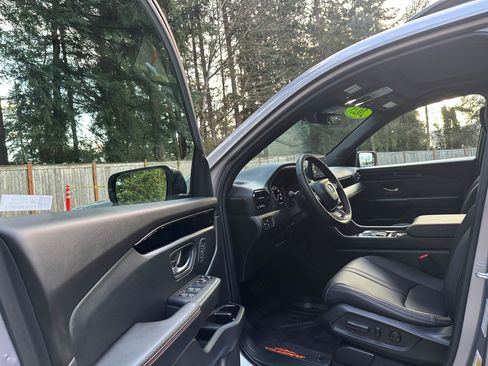 Certified 2025 Honda Pilot TrailSport image 21