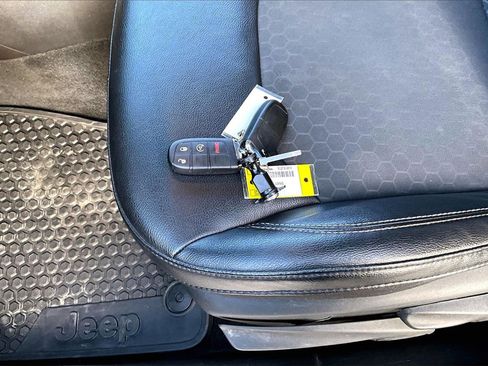 Certified 2019 Jeep Compass Latitude w/ Cold Weather Group image 28