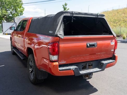 Used 2016 Toyota Tacoma TRD Sport AWD/4WD image 5