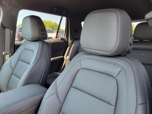 New 2027 Chevrolet Equinox LT w/ Convenience Package II FWD image 11