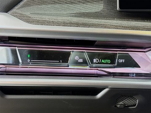 New 2026 BMW 740i w/ Premium Package image 10