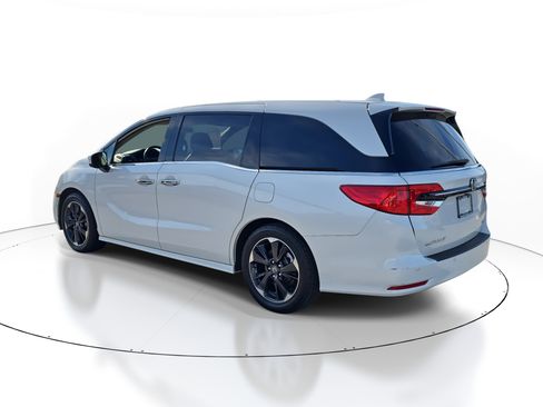 Used 2023 Honda Odyssey Elite image 3