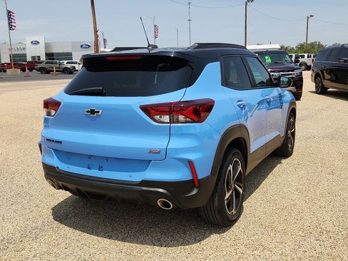 Used 2023 Chevrolet TrailBlazer RS w/ Sun and Liftgate Package FWD image 4