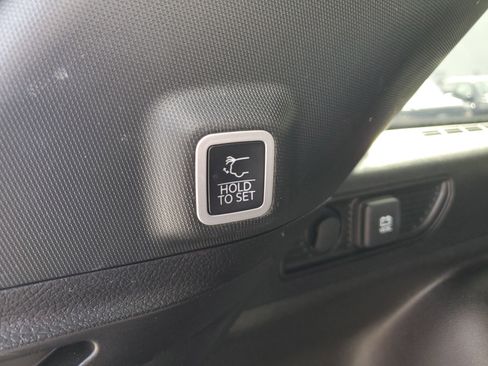 Used 2024 Jeep Grand Cherokee Limited w/ Black Appearance Package image 16