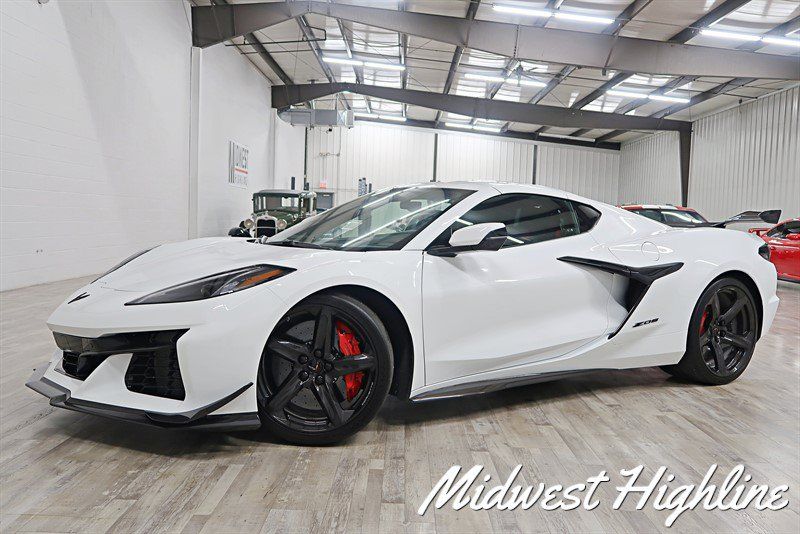 Used 2024 Chevrolet Corvette Z06 w/ Z07 Performance Package RWD image 5