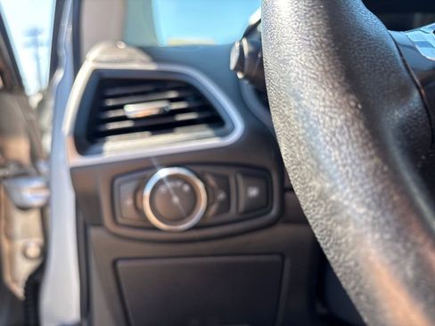 Used 2022 Ford Edge SEL AWD/4WD image 16