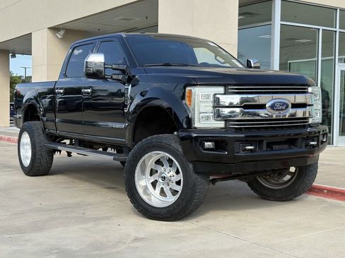 Used 2017 Ford F250 Lariat w/ Lariat Ultimate Package image 2