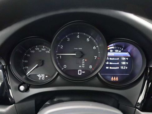 Certified 2025 Porsche Macan image 24