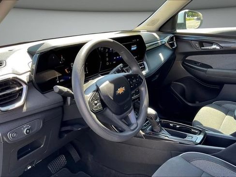 Used 2025 Chevrolet TrailBlazer LT FWD image 19