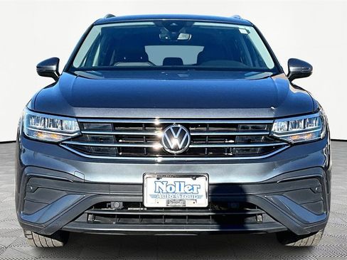 Used 2022 Volkswagen Tiguan SE image 3