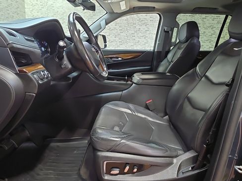 Used 2020 Cadillac Escalade Luxury image 27