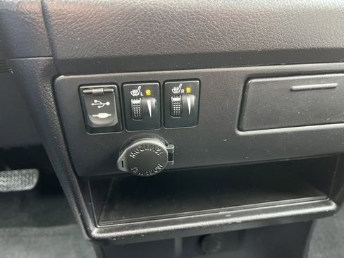 Used 2017 Toyota Sienna Limited image 52