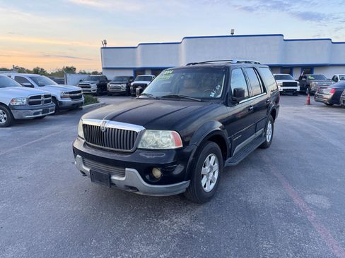 Used 2004 Lincoln Navigator 2WD image 1