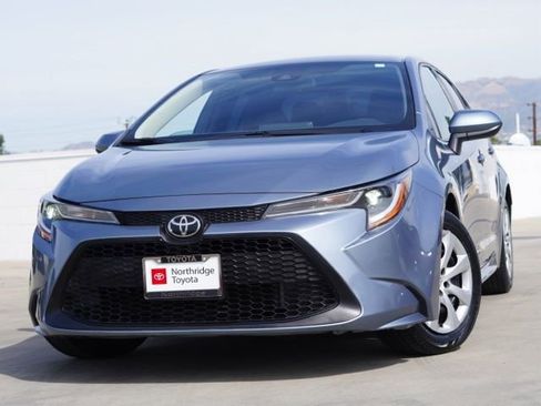 Used 2021 Toyota Corolla LE FWD image 3
