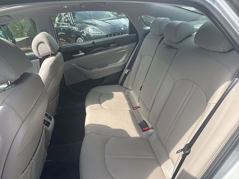 Used 2017 Hyundai Sonata Limited w/ Ultimate Package 02 FWD image 28