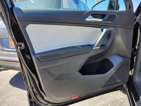 Used 2018 Volkswagen Tiguan SE w/ Panoramic Sunroof Package AWD/4WD image 8