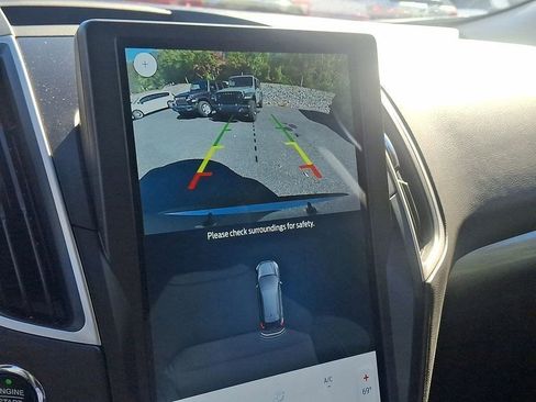 Used 2022 Ford Edge SE image 4