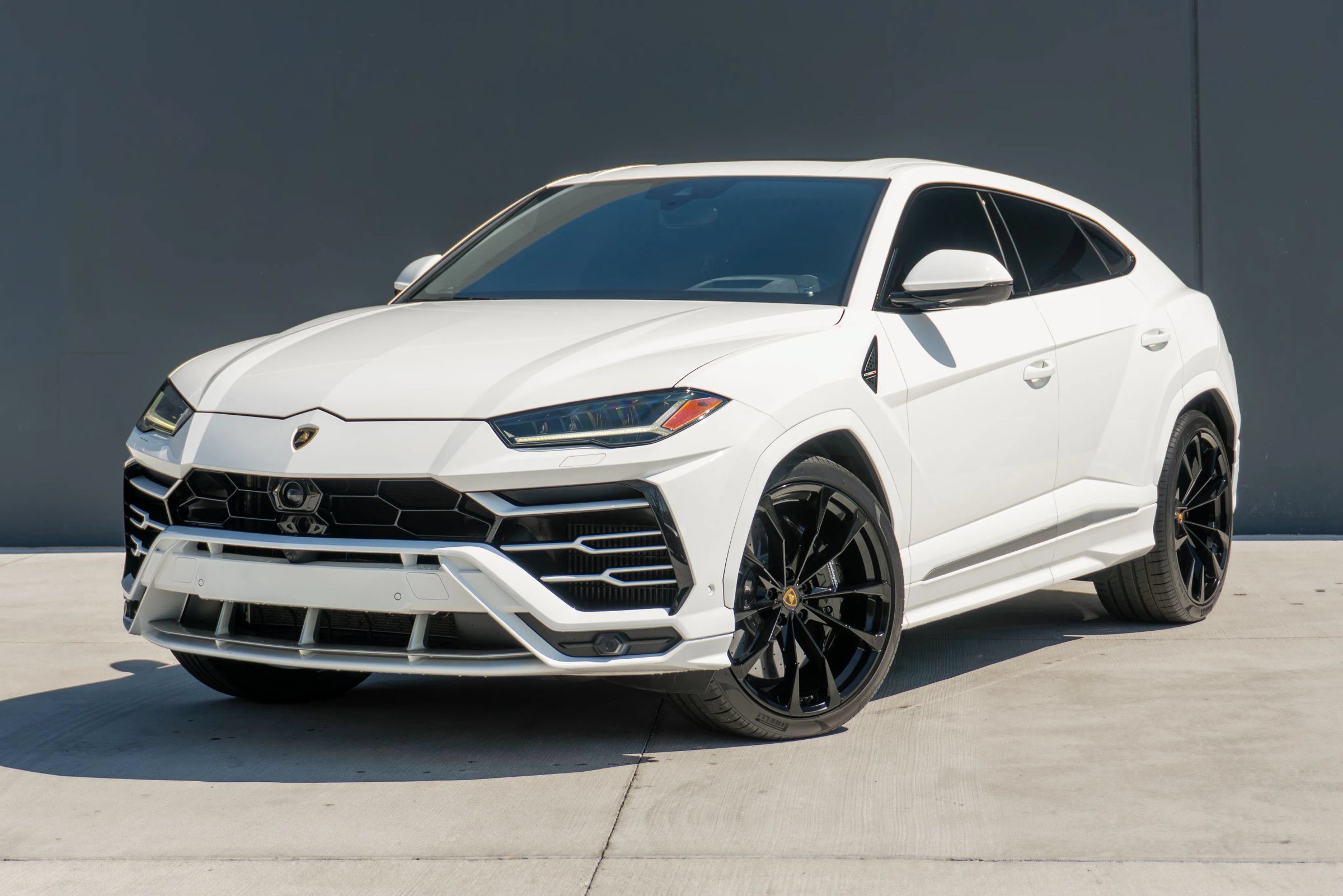 Used 2022 Lamborghini Urus AWD/4WD image 3