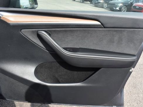 Used 2022 Tesla Model Y Long Range AWD/4WD image 41