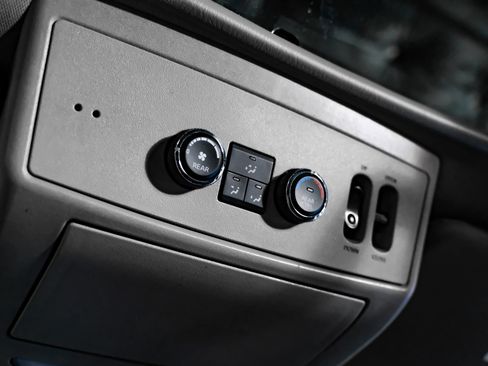 Used 2015 Nissan Armada Platinum image 36