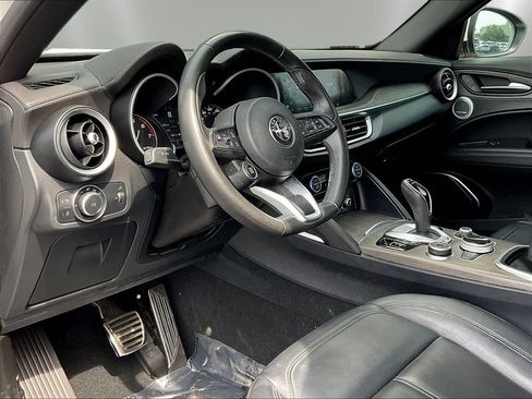 Used 2023 Alfa Romeo Stelvio Ti AWD/4WD image 16