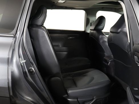 Used 2022 Toyota Highlander Limited image 35