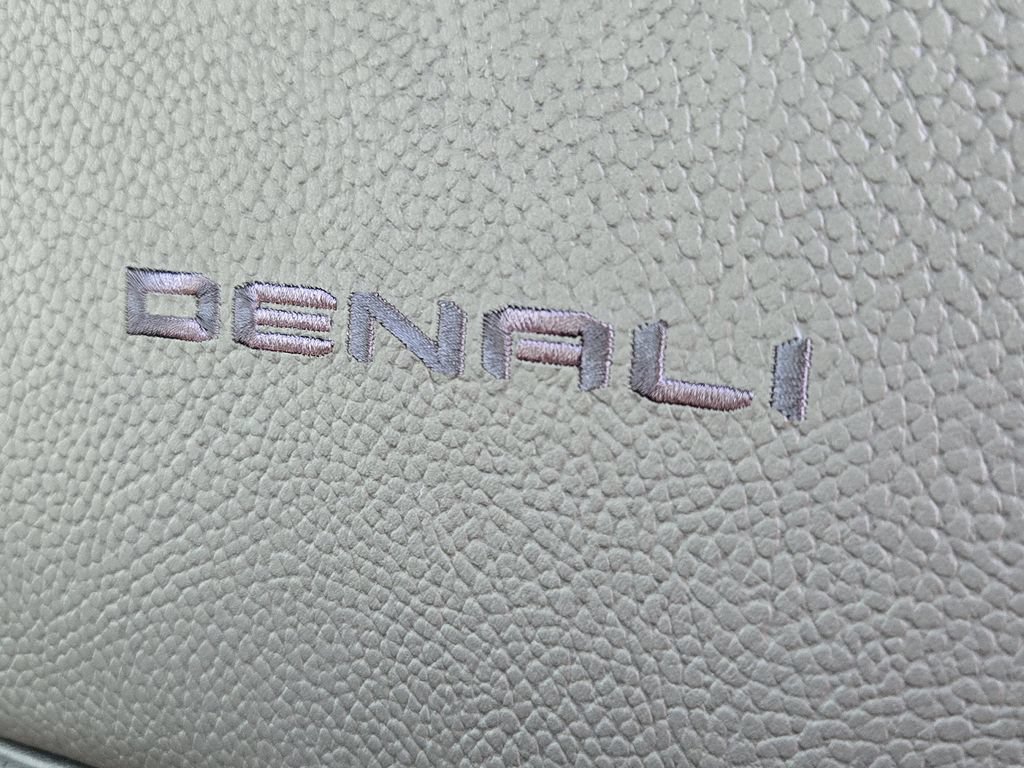 New 2026 GMC Yukon Denali w/ Denali Reserve Package AWD/4WD image 18