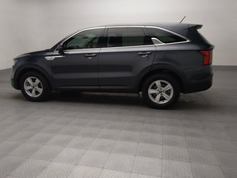Used 2021 Kia Sorento LX image 3